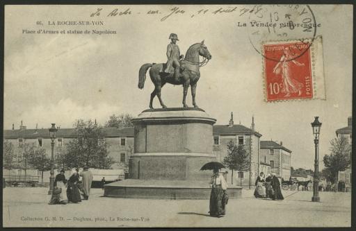 La statue équestre de Napoléon sur la place d'Armes / Dugleux phot.